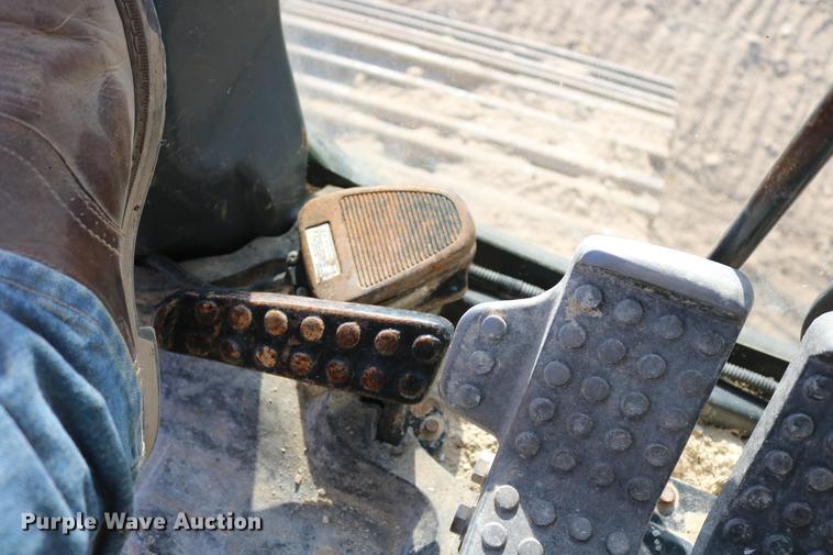 image for item DD8259 2004 John Deere 200C LC excavator