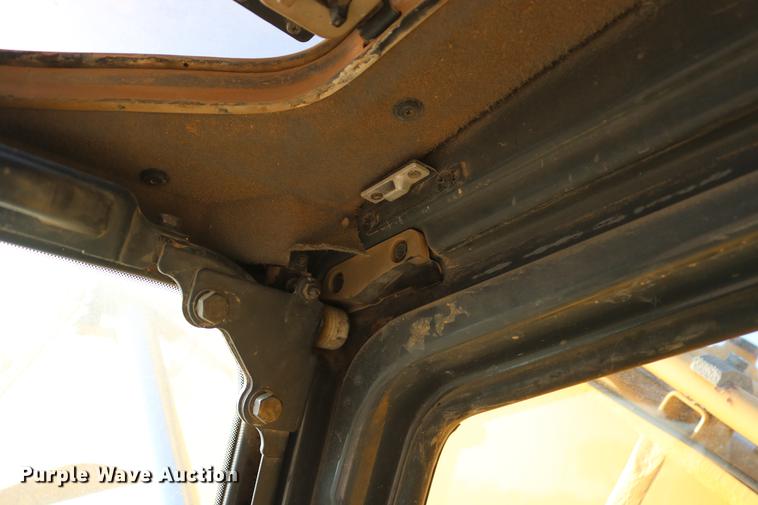 image for item DD8259 2004 John Deere 200C LC excavator