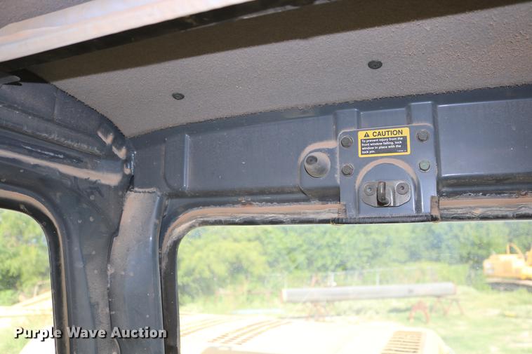 image for item DD8259 2004 John Deere 200C LC excavator
