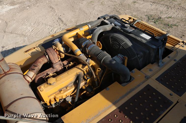 image for item DD8259 2004 John Deere 200C LC excavator