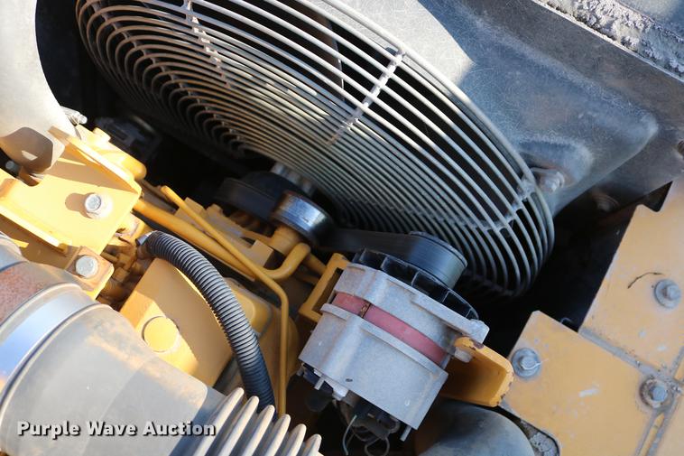 image for item DD8259 2004 John Deere 200C LC excavator