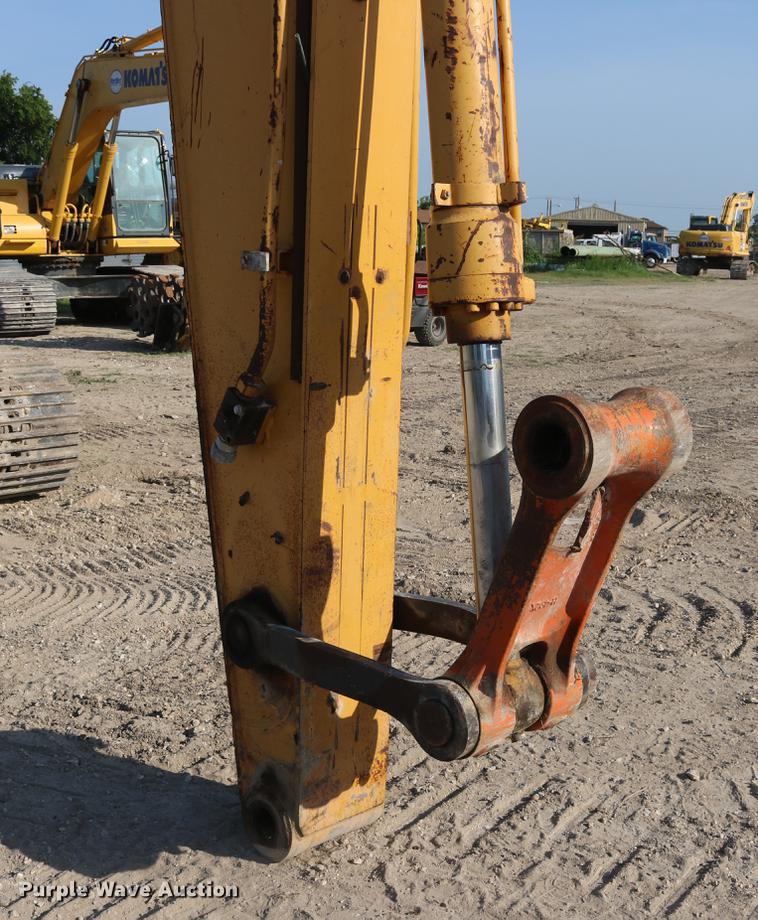 image for item DD8259 2004 John Deere 200C LC excavator