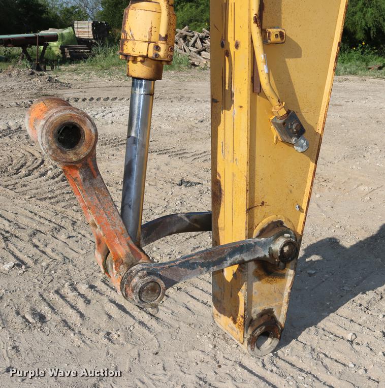 image for item DD8259 2004 John Deere 200C LC excavator