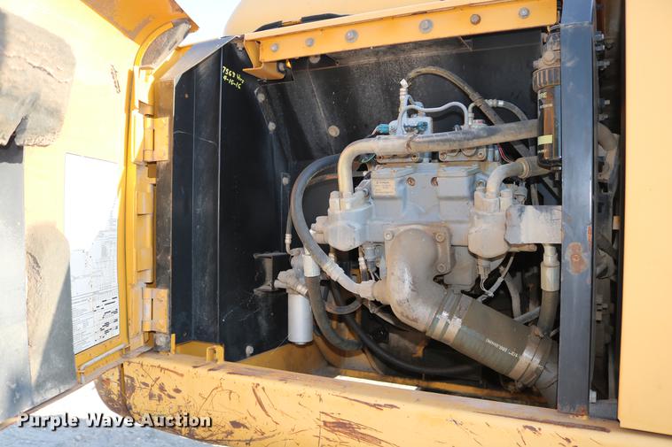 image for item DD8259 2004 John Deere 200C LC excavator