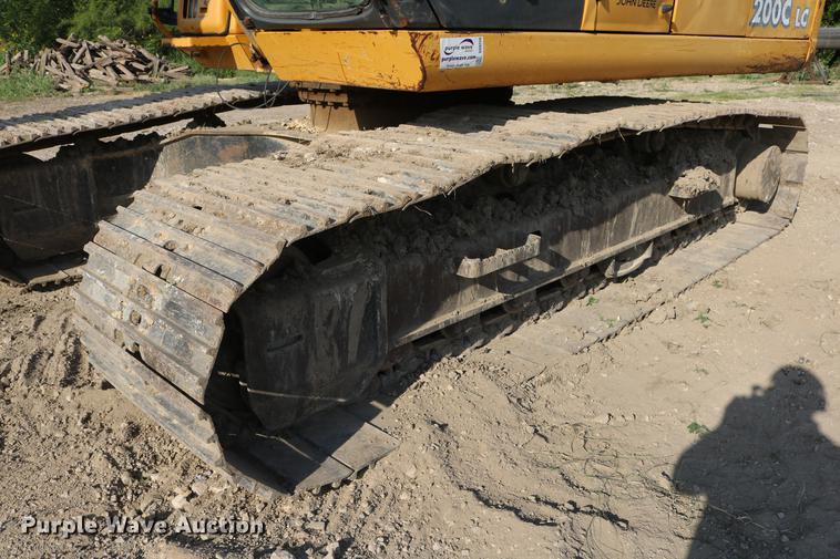image for item DD8259 2004 John Deere 200C LC excavator