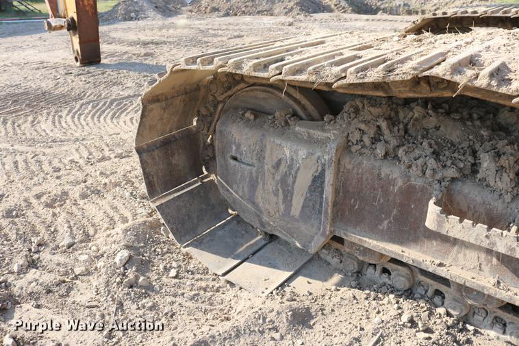 image for item DD8259 2004 John Deere 200C LC excavator