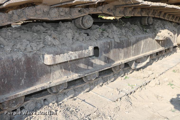 image for item DD8259 2004 John Deere 200C LC excavator