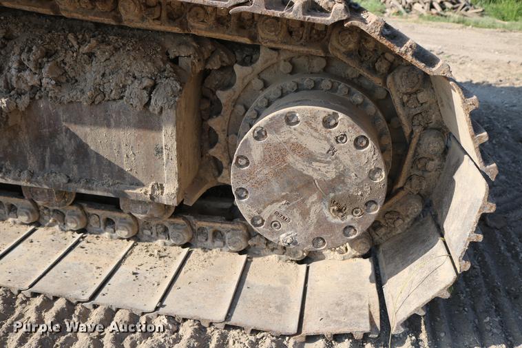 image for item DD8259 2004 John Deere 200C LC excavator