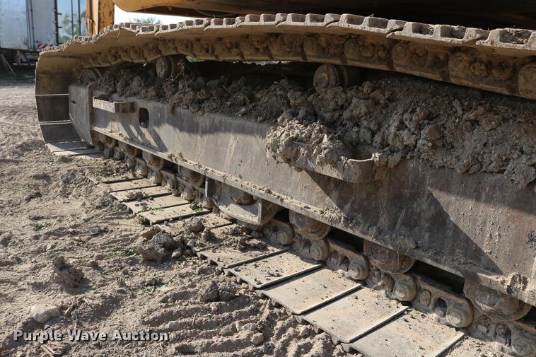 image for item DD8259 2004 John Deere 200C LC excavator