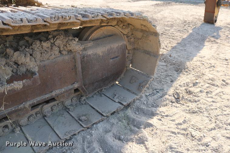 image for item DD8259 2004 John Deere 200C LC excavator