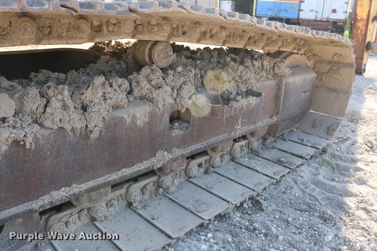 image for item DD8259 2004 John Deere 200C LC excavator