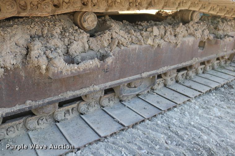 image for item DD8259 2004 John Deere 200C LC excavator