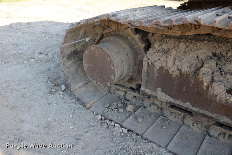 image for item DD8259 2004 John Deere 200C LC excavator