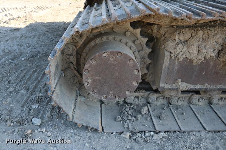 image for item DD8259 2004 John Deere 200C LC excavator