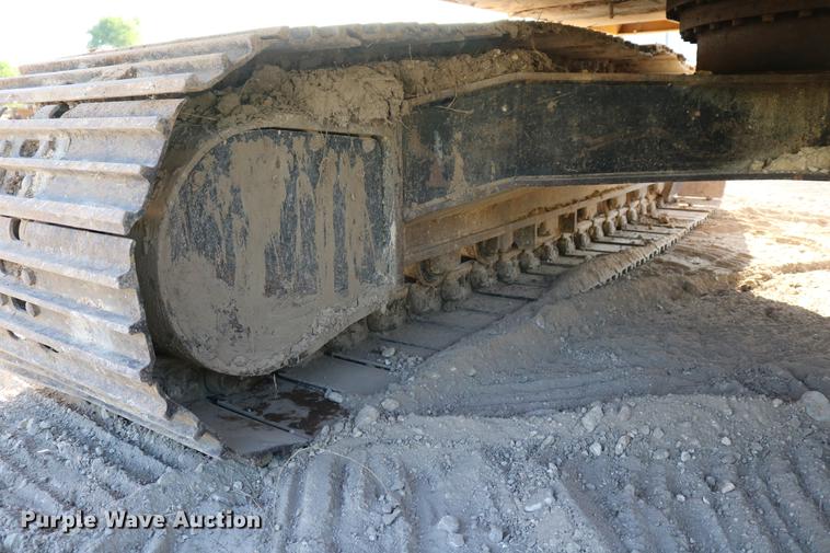 image for item DD8259 2004 John Deere 200C LC excavator