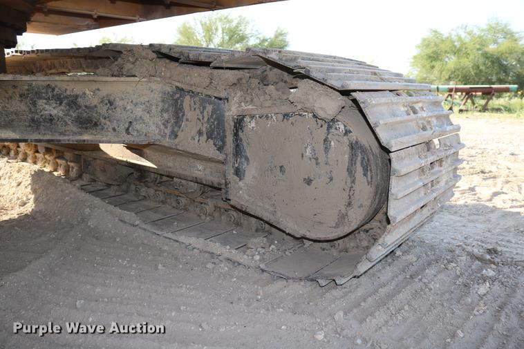 image for item DD8259 2004 John Deere 200C LC excavator