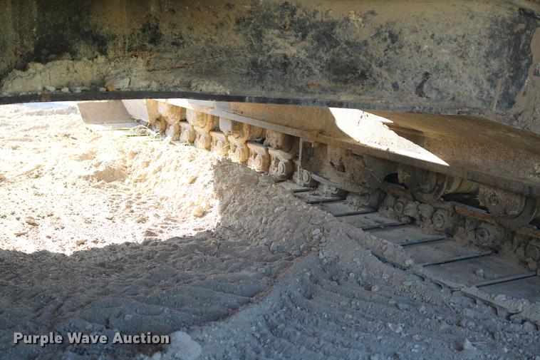 image for item DD8259 2004 John Deere 200C LC excavator