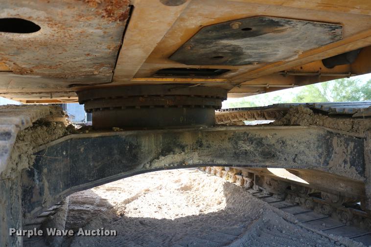 image for item DD8259 2004 John Deere 200C LC excavator