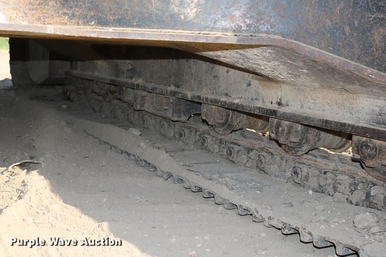 image for item DD8259 2004 John Deere 200C LC excavator