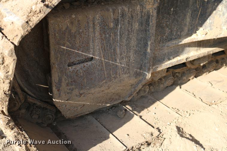 image for item DD8259 2004 John Deere 200C LC excavator