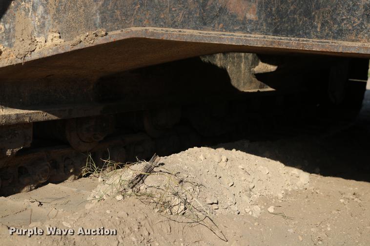 image for item DD8259 2004 John Deere 200C LC excavator