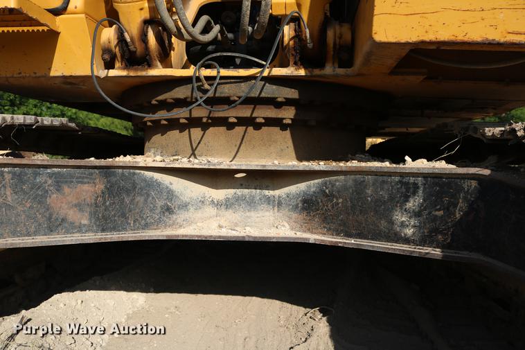 image for item DD8259 2004 John Deere 200C LC excavator