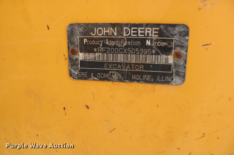 image for item DD8259 2004 John Deere 200C LC excavator