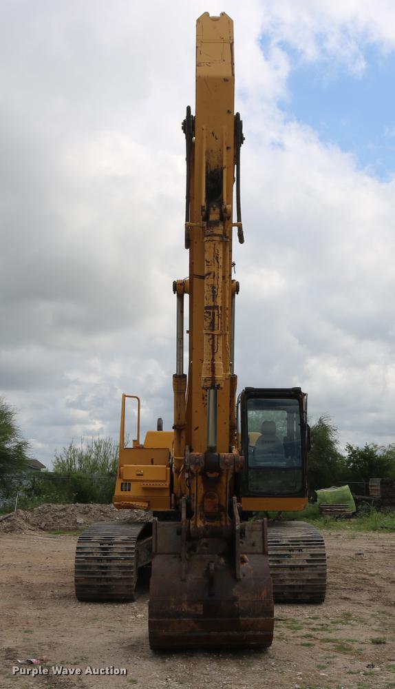 image for item DD8261 2006 John Deere 330C LC excavator
