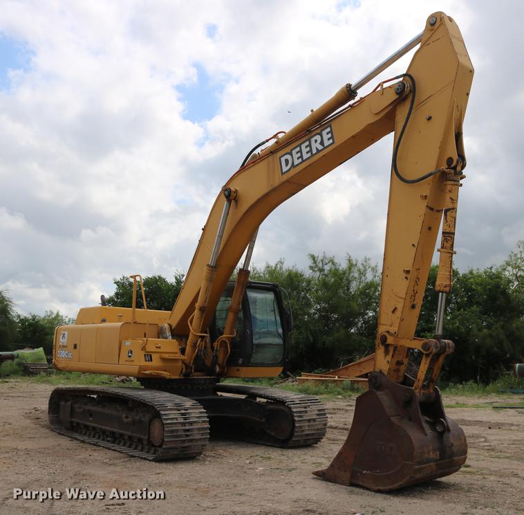 image for item DD8261 2006 John Deere 330C LC excavator