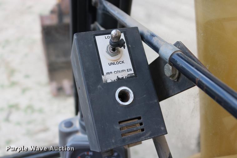 image for item DD8261 2006 John Deere 330C LC excavator