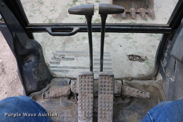 image for item DD8261 2006 John Deere 330C LC excavator