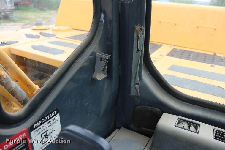 image for item DD8261 2006 John Deere 330C LC excavator