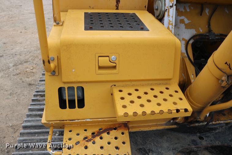 image for item DD8261 2006 John Deere 330C LC excavator