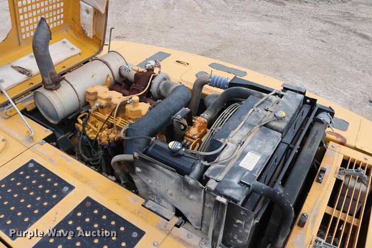 image for item DD8261 2006 John Deere 330C LC excavator