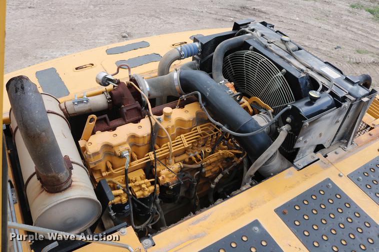 image for item DD8261 2006 John Deere 330C LC excavator