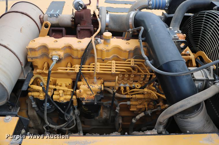 image for item DD8261 2006 John Deere 330C LC excavator