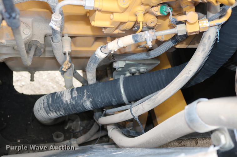 image for item DD8261 2006 John Deere 330C LC excavator