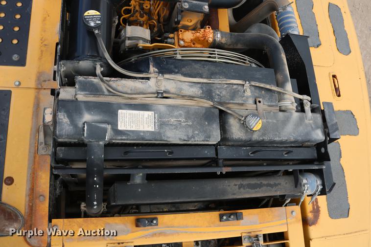 image for item DD8261 2006 John Deere 330C LC excavator