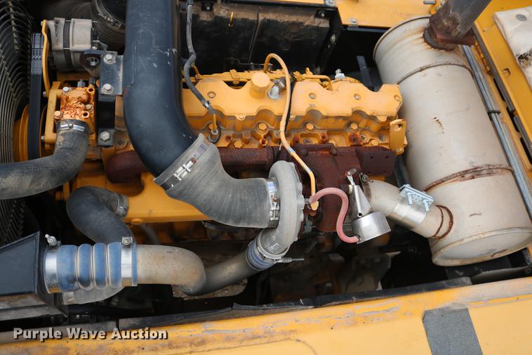 image for item DD8261 2006 John Deere 330C LC excavator