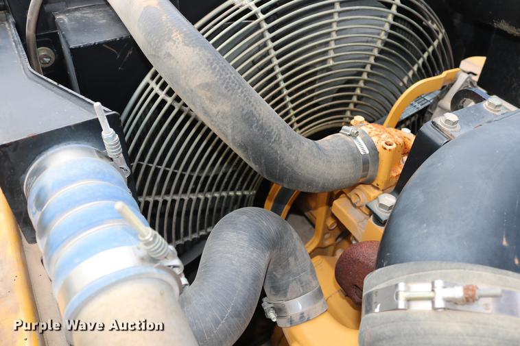 image for item DD8261 2006 John Deere 330C LC excavator