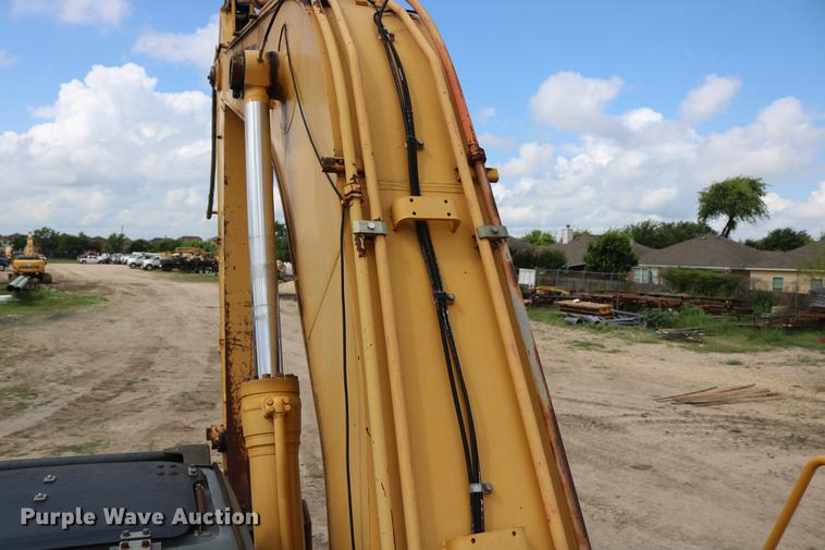 image for item DD8261 2006 John Deere 330C LC excavator