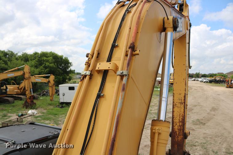 image for item DD8261 2006 John Deere 330C LC excavator