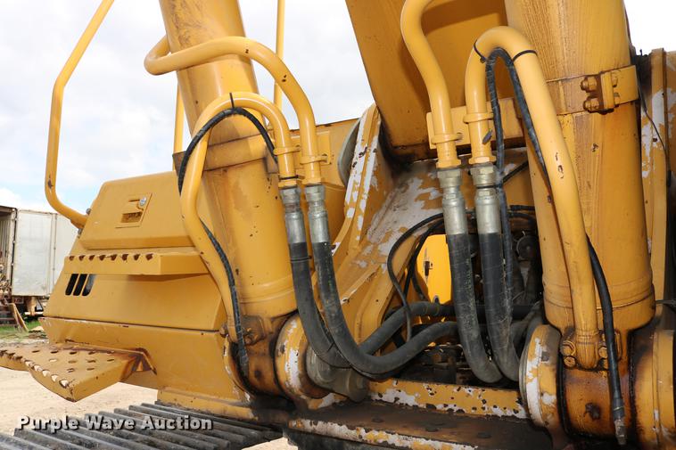 image for item DD8261 2006 John Deere 330C LC excavator