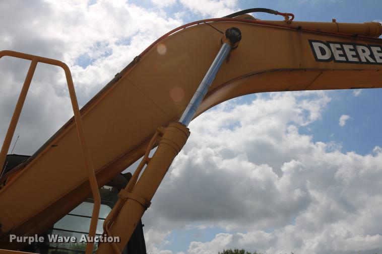 image for item DD8261 2006 John Deere 330C LC excavator