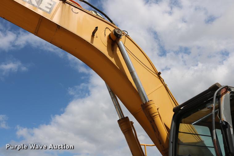 image for item DD8261 2006 John Deere 330C LC excavator