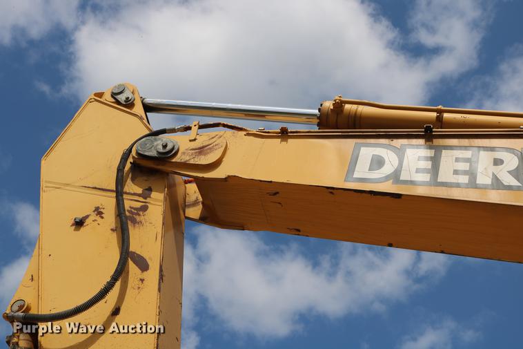 image for item DD8261 2006 John Deere 330C LC excavator