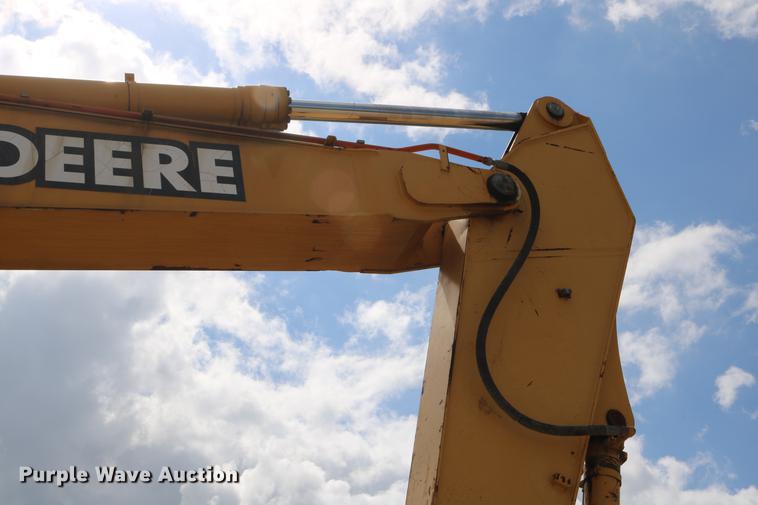 image for item DD8261 2006 John Deere 330C LC excavator