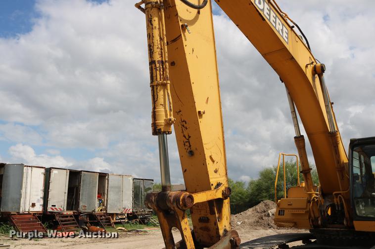 image for item DD8261 2006 John Deere 330C LC excavator