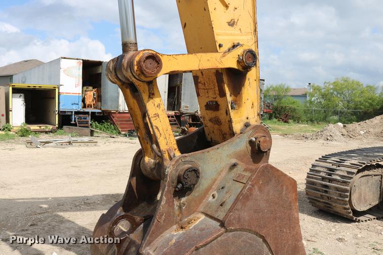 image for item DD8261 2006 John Deere 330C LC excavator