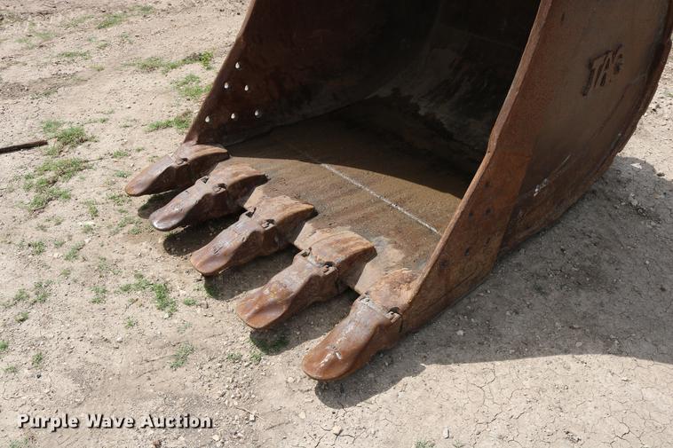 image for item DD8261 2006 John Deere 330C LC excavator